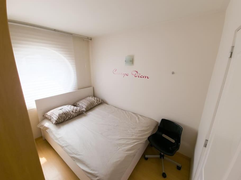 Cozy Studio With Pool Close To The Sea أوستيند المظهر الخارجي الصورة