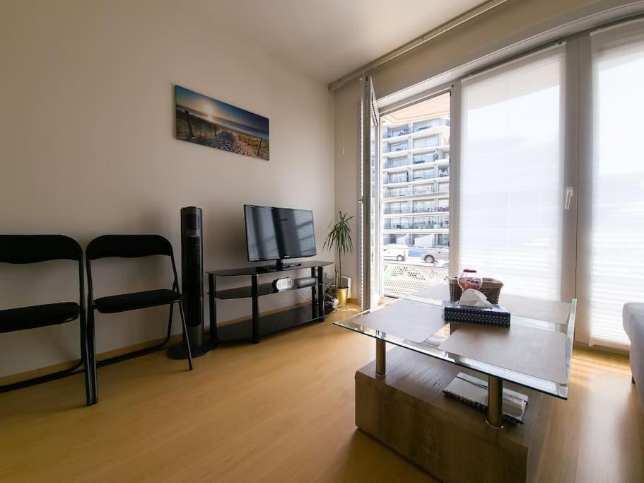 Cozy Studio With Pool Close To The Sea أوستيند المظهر الخارجي الصورة