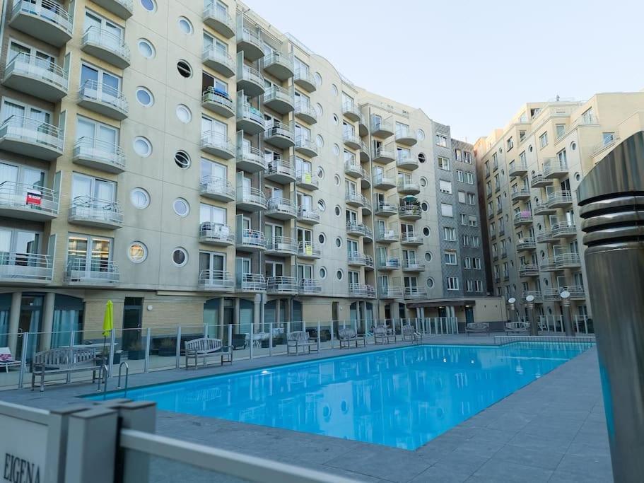Cozy Studio With Pool Close To The Sea أوستيند المظهر الخارجي الصورة